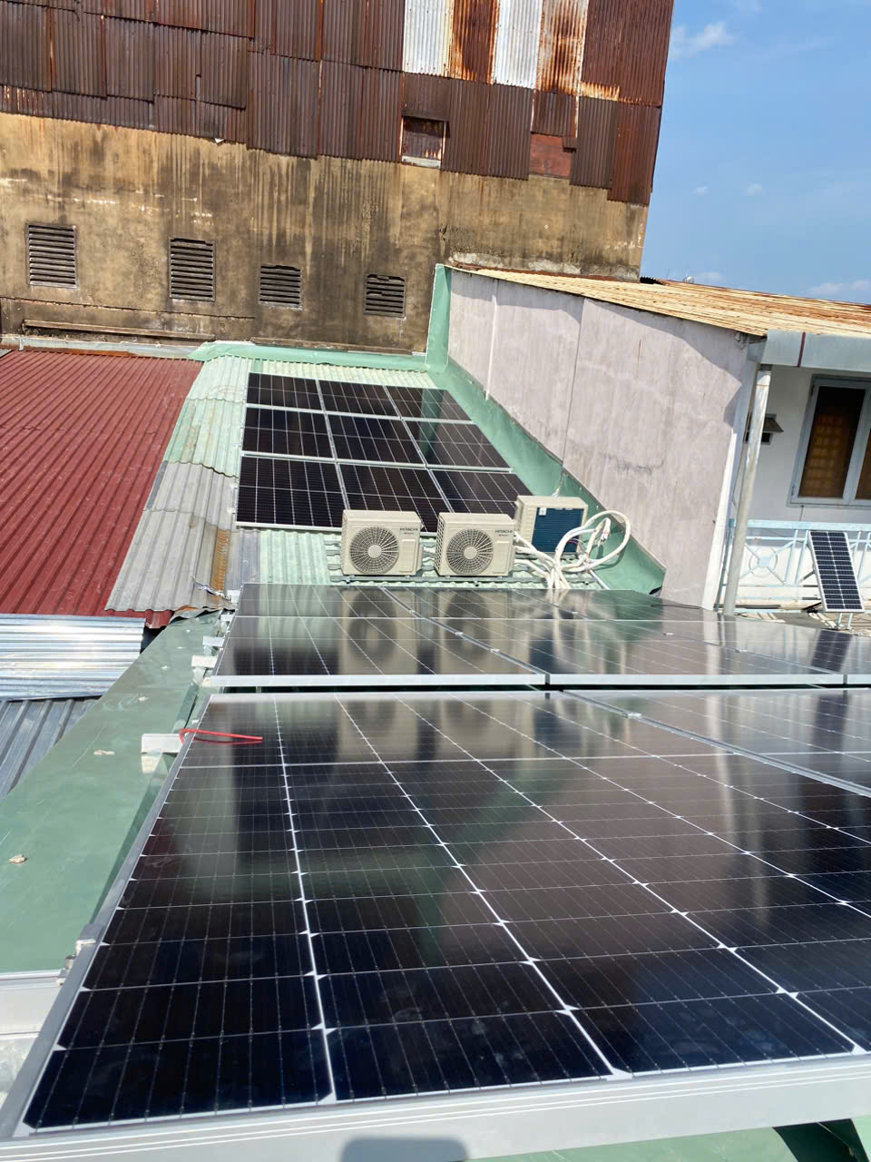 Viet Nhat Solar &ndash; Giải Ph&aacute;p &Aacute;p M&aacute;i Trọn G&oacute;i: Tư Vấn, Lắp Đặt, Vệ Sinh & Điện C&ocirc;ng Nghiệp